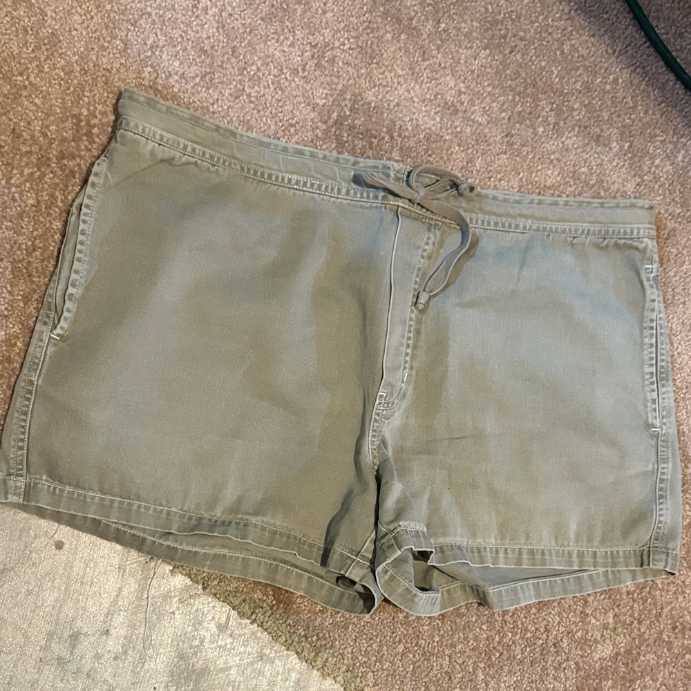 Abercrombie & Fitch Women's grayish green Tan Cargo Shorts